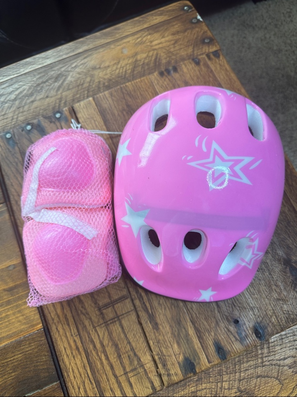 New PartyKingdom Star Bike Helmet and Knee/Hand Pad Set